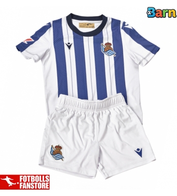 Real Sociedad Hemmatröja Barn 2025-26 Kortärmad (+ Korta byxor)